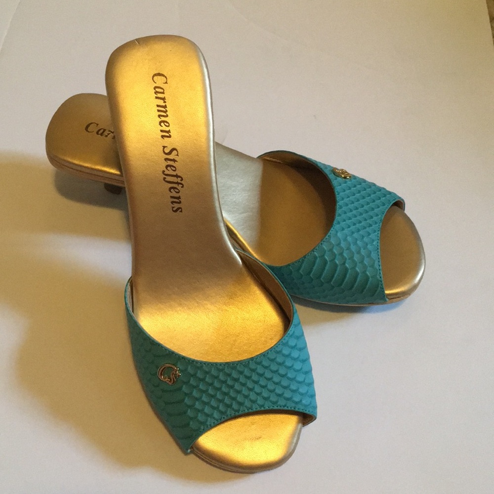 Carmen Steffens peep toe heels. Gold and green